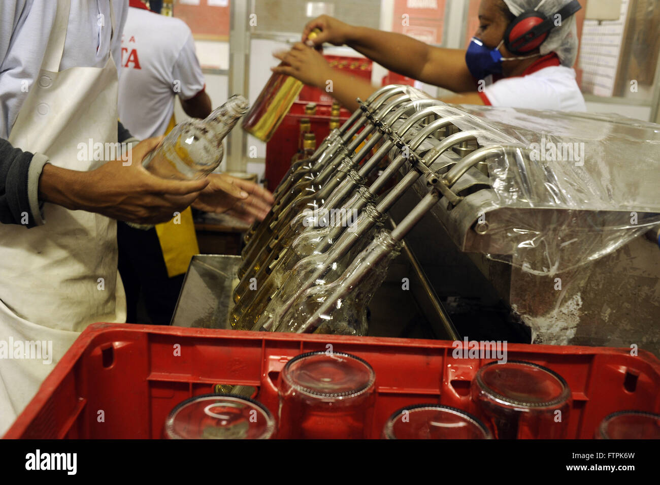 La production artisanale de cachaca dans la municipalité de Salinas - La vallée de Jequitinhonha Banque D'Images