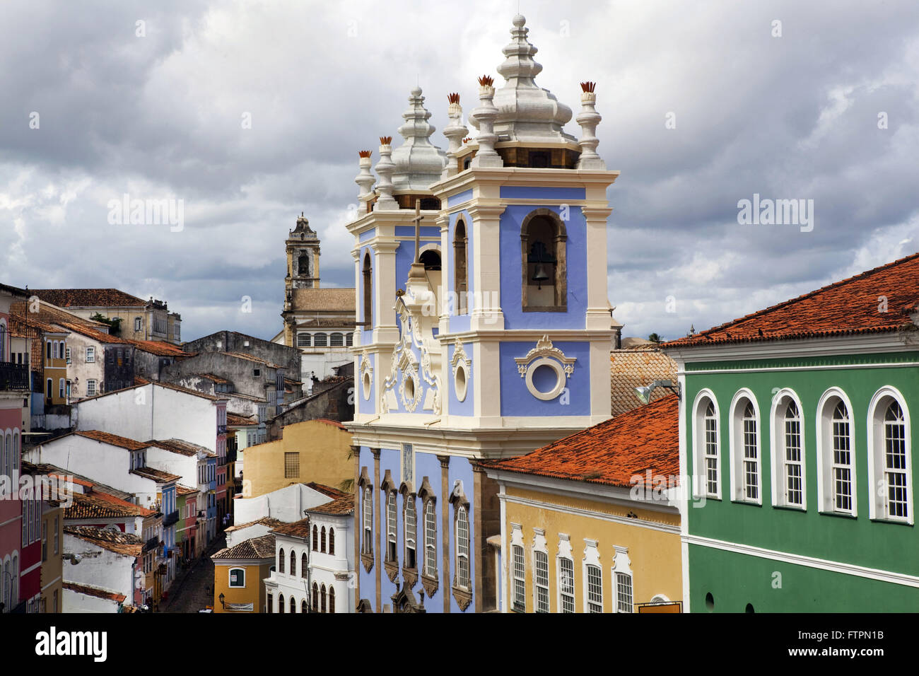 Église Notre Dame du Rosaire des Noirs dans le Largo do Pelourinho Banque D'Images