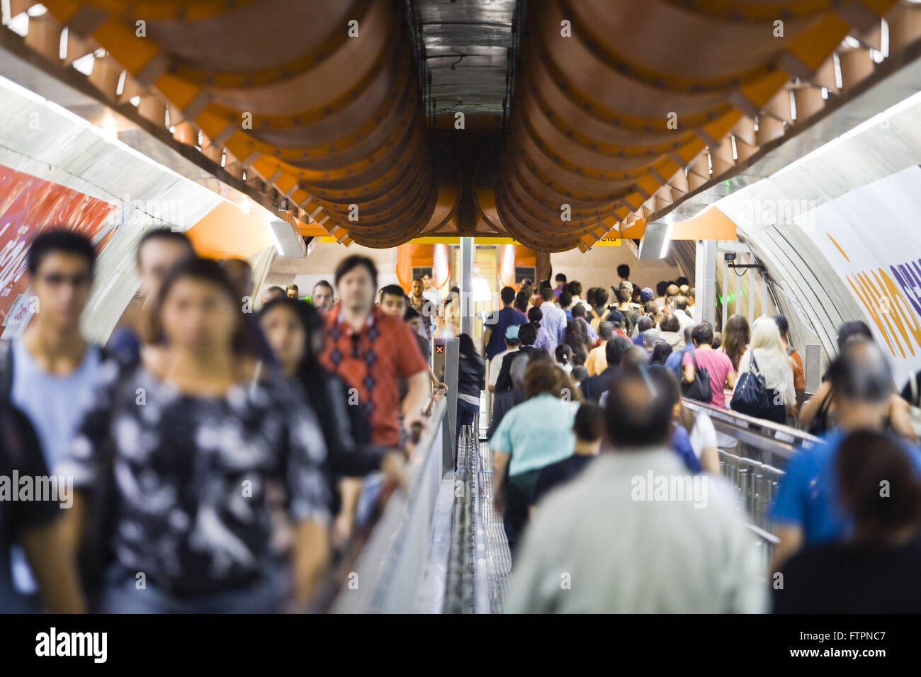 Transfert de la ligne 2 - Vert pour la ligne 4 - jaune dans les gares de Consolacao Banque D'Images