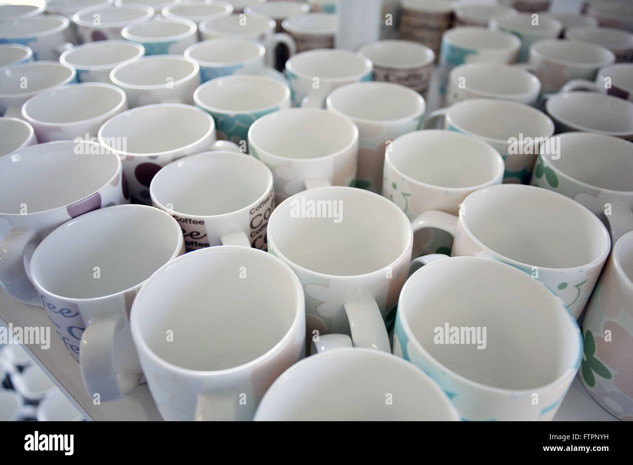 Mugs for sale Banque de photographies et d'images à haute résolution - Alamy