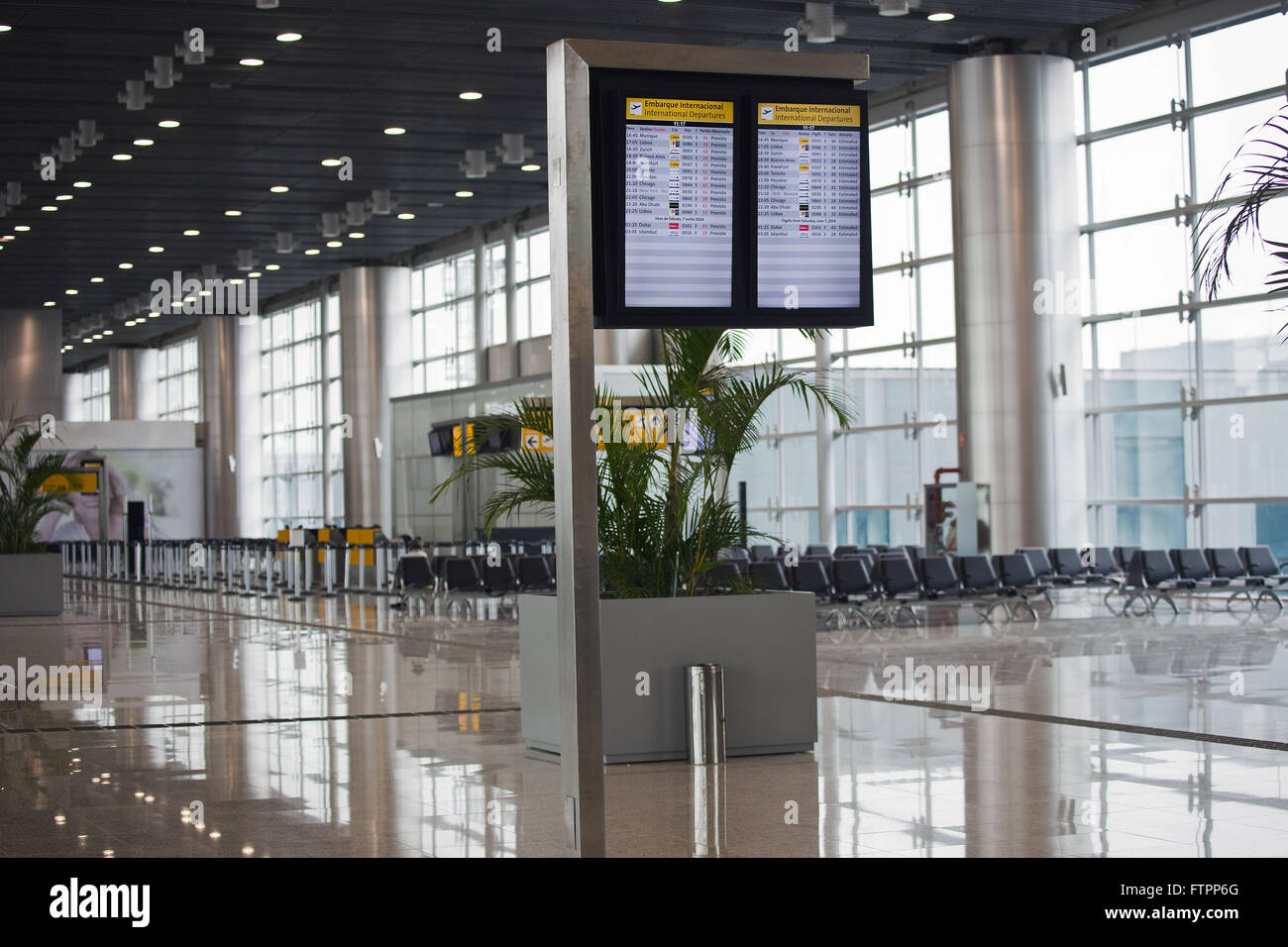 L'horaire des vols à partir de l'expédition ward volet Sao Paulo / l'Aéroport International de Guarulhos Banque D'Images