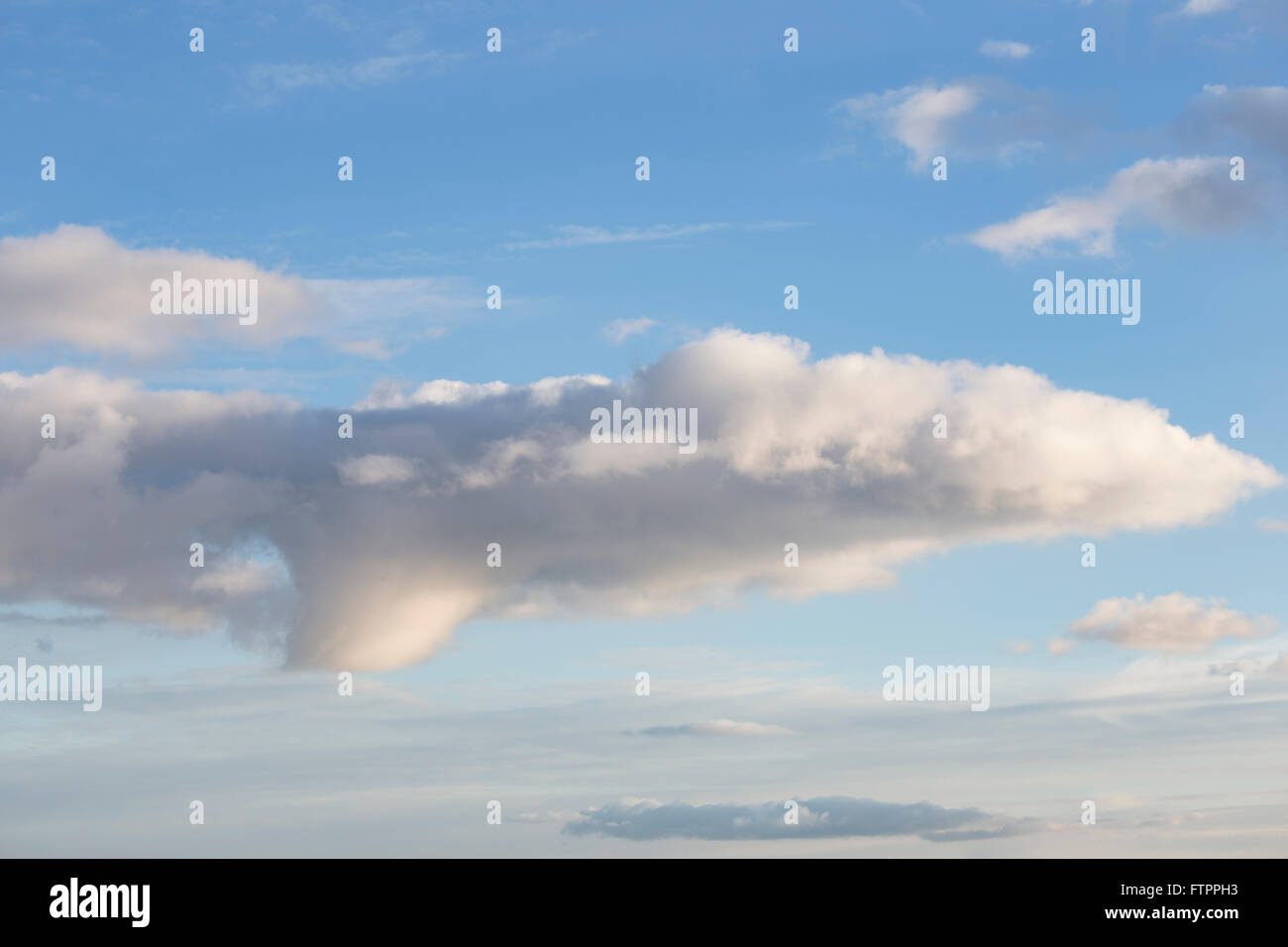 La formation de nuages Cumulus Congestus Banque D'Images