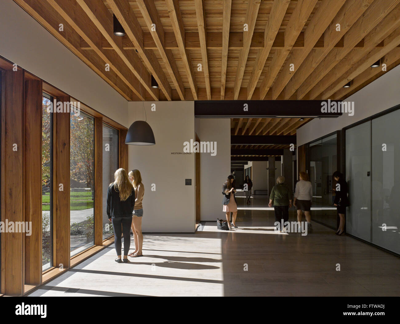 Corridor. Ivey Business School, à London, au Canada. Architecte : Hariri Pontarini Architects, 2013. Banque D'Images