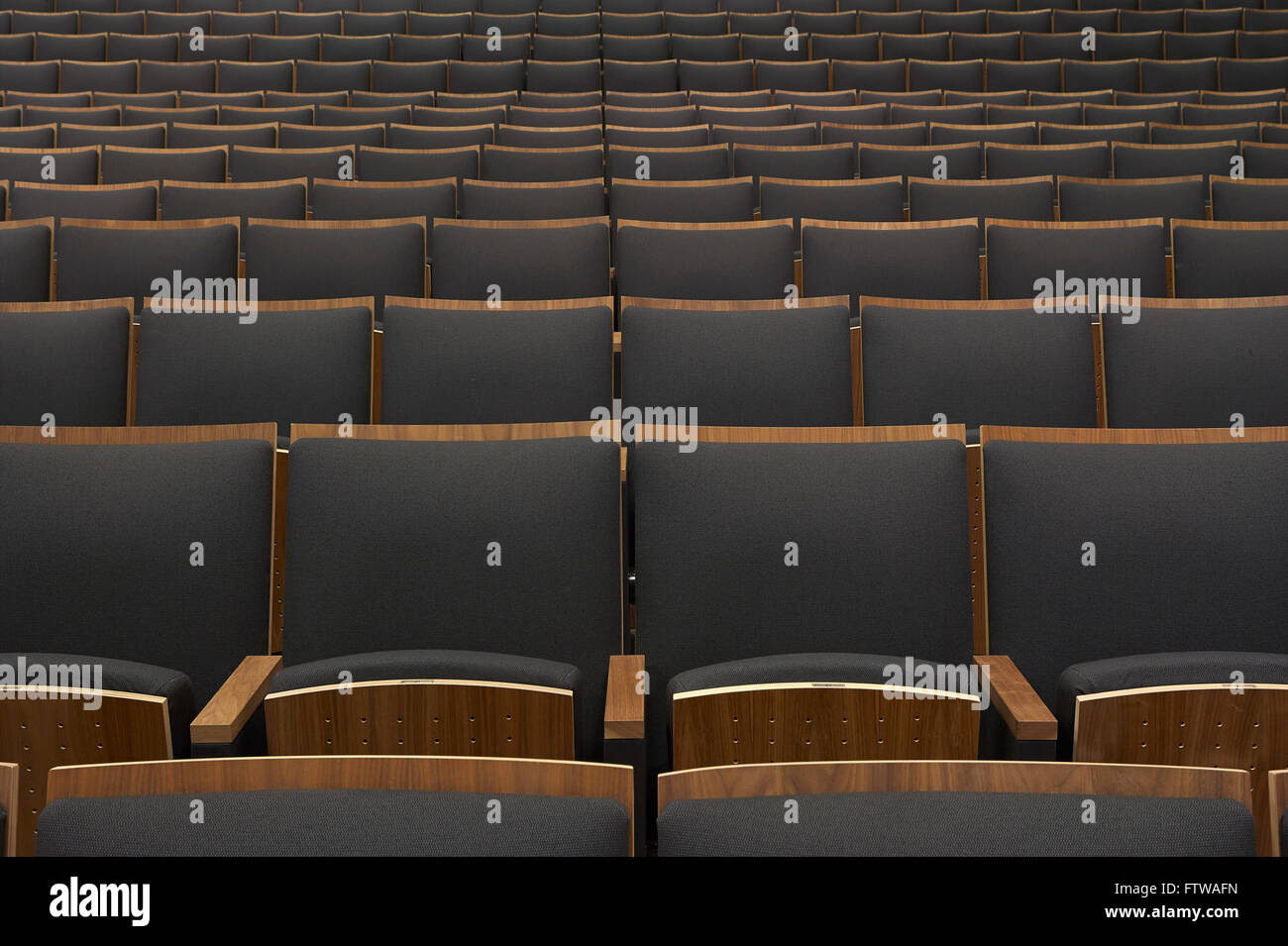 Salle de conférence sièges. Ivey Business School, à London, au Canada. Architecte : Hariri Pontarini Architects, 2013. Banque D'Images
