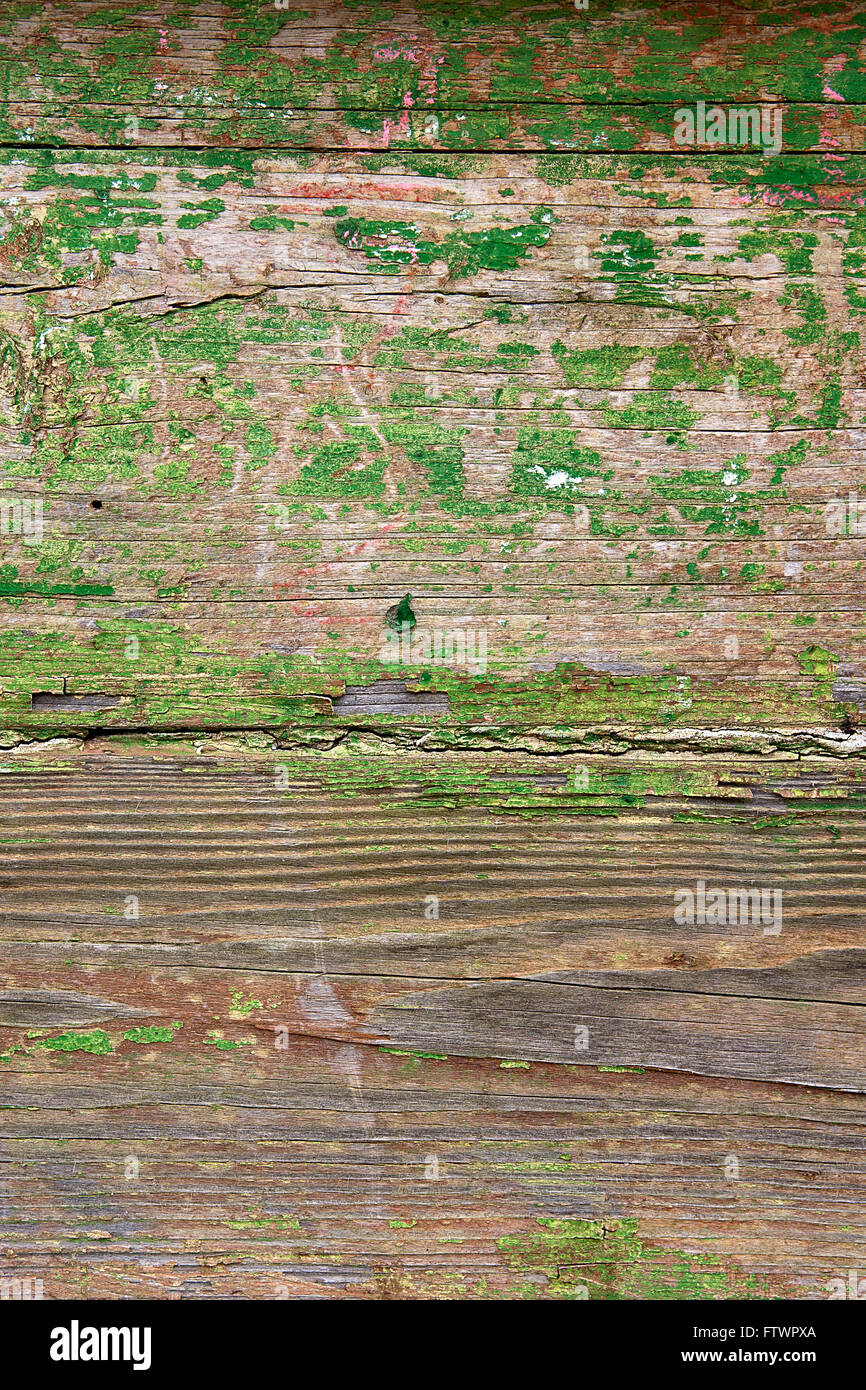 Texture bois avec peinture la couleur est arrachée. L'écaillage de la peinture verte - texture de fond en bois. Banque D'Images