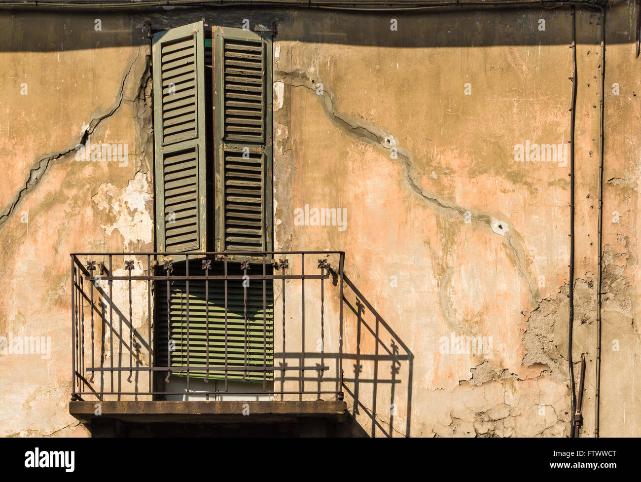 Vieux Mur et exposée en Italie Banque D'Images