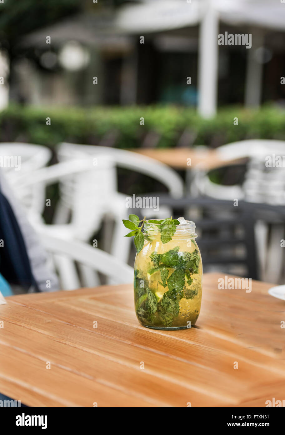 Boisson Mojito sur une table Banque D'Images