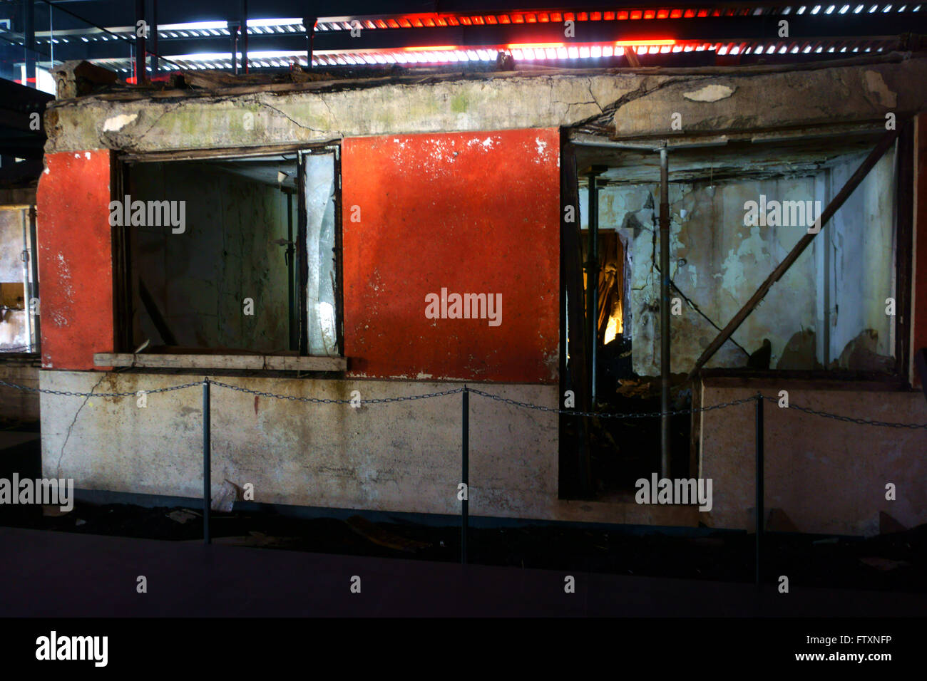 Maison qui a été couvert de cendre volcanique en 1973 Éruption du volcan Eldfell découvert dans Elchelmar ville musée, Heimaey, nous Banque D'Images