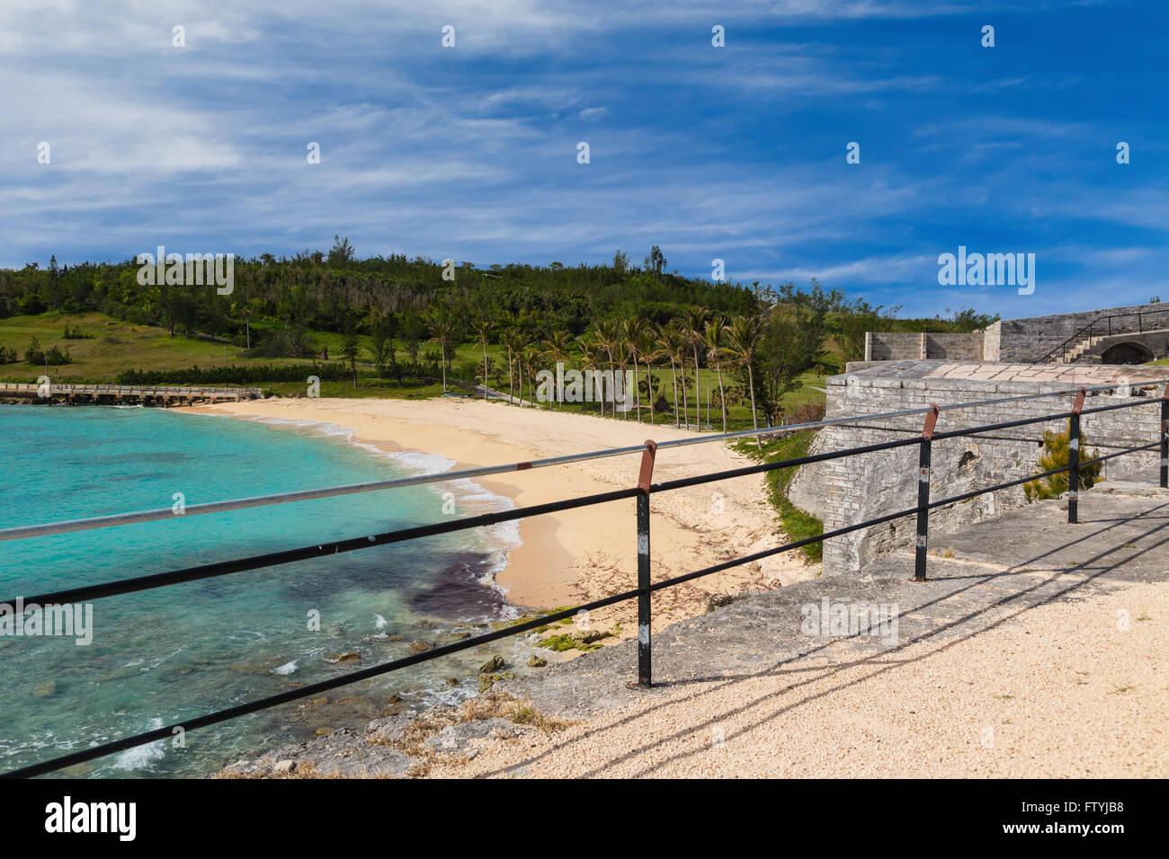 La plage vue depuis le Fort Sainte Catherine à St George's Bermuda Banque D'Images