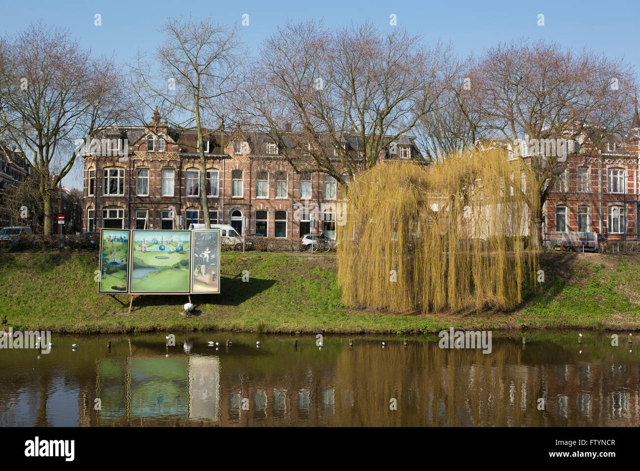 Triptyque basé sur le Jardin des Délices par Heironymus Bosch par la rivière Binnendieze à 's-Hertogenbosch. Banque D'Images