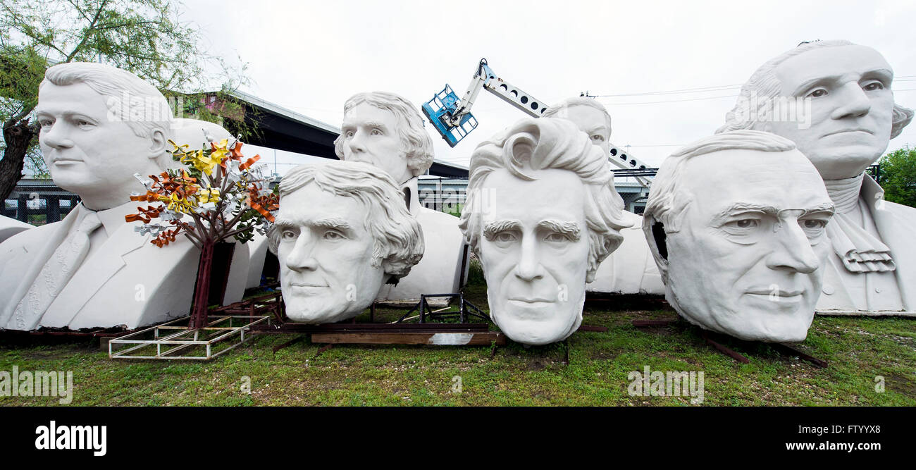 30 mars 2016 - Houston, Texas, États-Unis - chefs présidentielle par le sculpteur David Adickes sont stockés à l'Sculpturworx Adickes Studio jusqu'à une époque où une maison permanente soit trouvée pour eux.(Image Crédit : © Brian Cahn via Zuma sur le fil) Banque D'Images