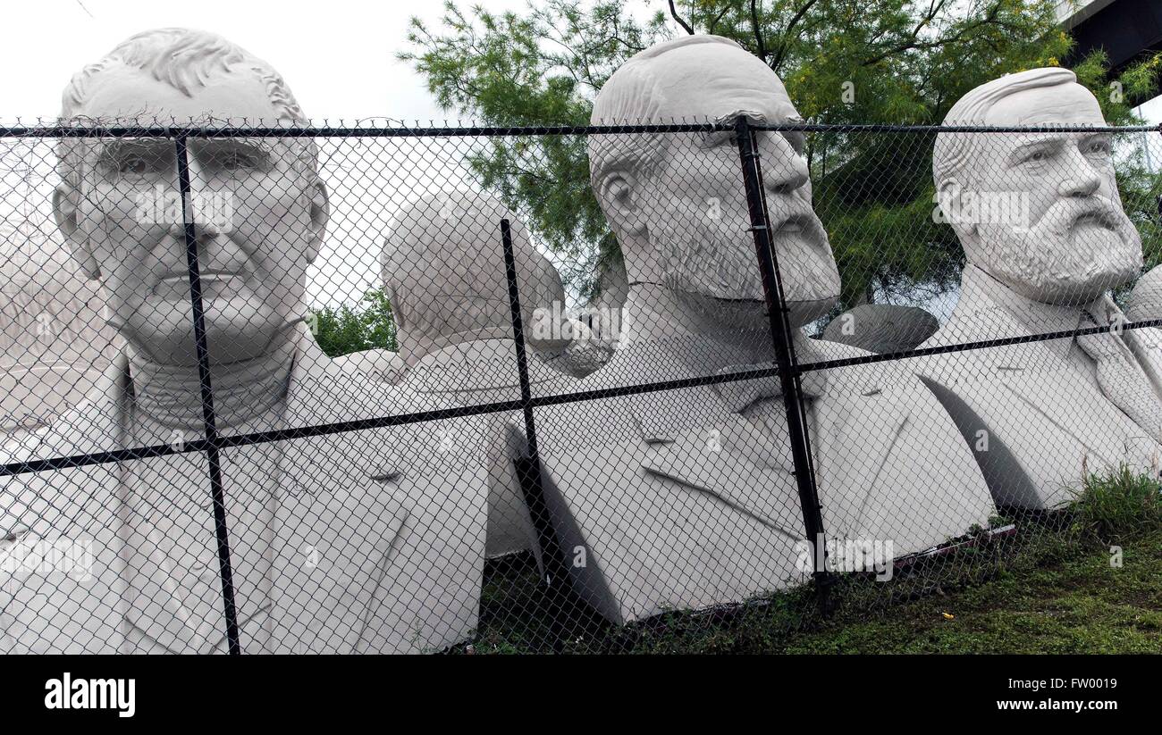 Houston, Texas, USA. 30Th Mar, 2016. Les chefs de l'élection présidentielle par le sculpteur David Adickes sont stockés à l'Sculpturworx Adickes Studio jusqu'à une époque où une maison permanente soit trouvée pour eux. Crédit : Brian Cahn/ZUMA/Alamy Fil Live News Banque D'Images