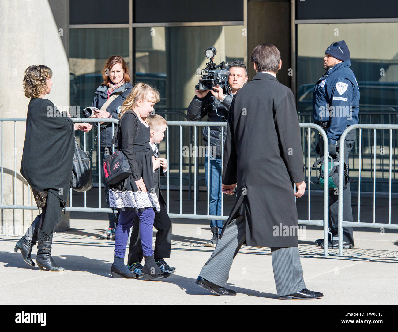 Toronto, Canada. 30 mars, 2016. Ville de Toronto dit au revoir à l'ancien maire Rob Ford. La cérémonie funèbre a défilé de l'Hôtel de ville pour la cathédrale St. James Crédit : Roberto Machado Rodriguez/Alamy Live News Banque D'Images