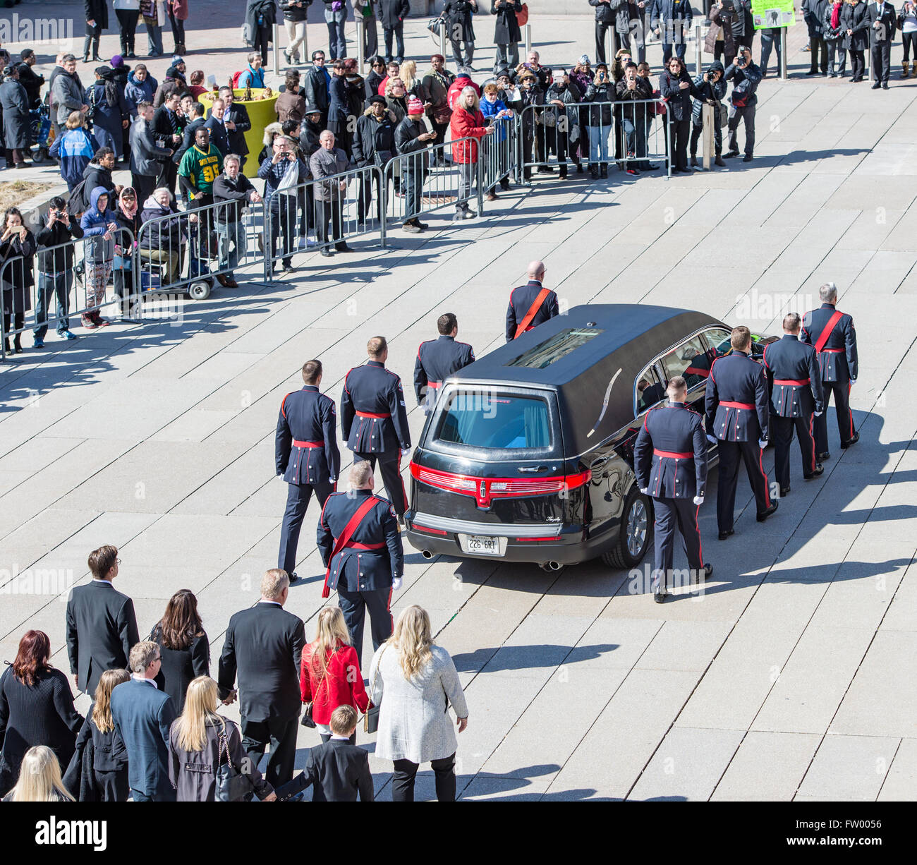 Toronto, Canada. 30 mars, 2016. Ville de Toronto dit au revoir à l'ancien maire Rob Ford. La cérémonie funèbre a défilé de l'Hôtel de ville pour la cathédrale St. James Crédit : Roberto Machado Rodriguez/Alamy Live News Banque D'Images