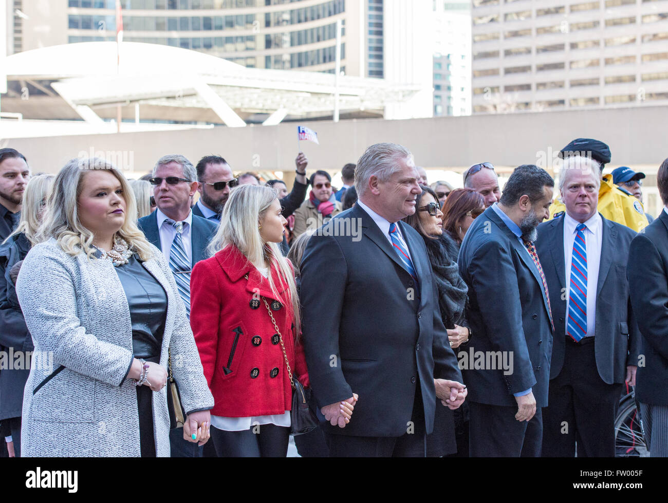 Toronto, Canada. 30 mars, 2016. Ville de Toronto dit au revoir à l'ancien maire Rob Ford. La cérémonie funèbre a défilé de l'Hôtel de ville pour la cathédrale St. James Crédit : Roberto Machado Rodriguez/Alamy Live News Banque D'Images