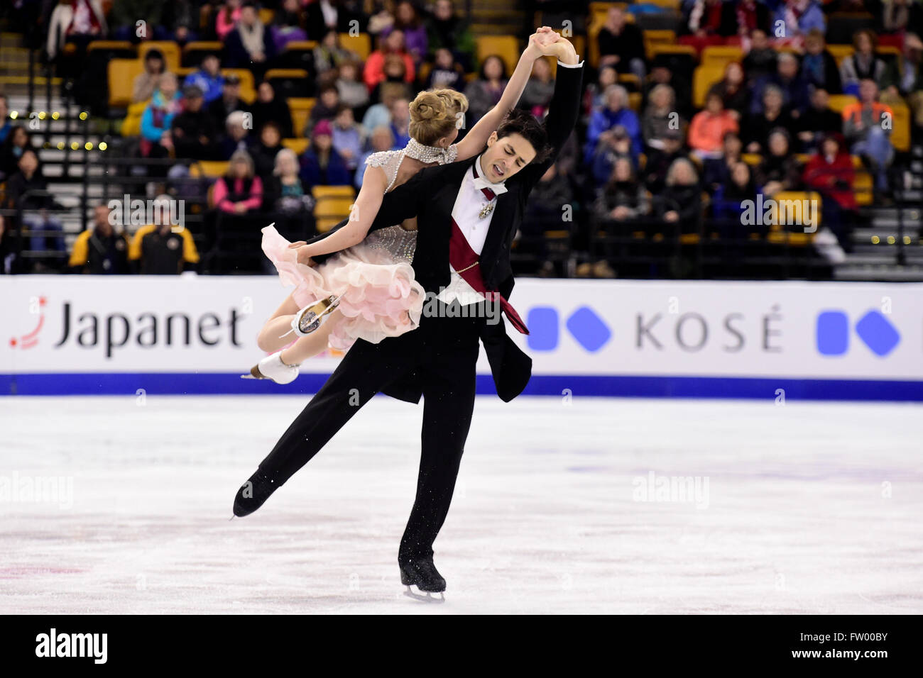Boston, Massachusetts, USA. 30 mars, 2016. Kaitlyn Weaver et Andrew Poje (CAN) skate dans l'événement de danse court sur le Championnat mondial tenu au TD Garden, à Boston, Massachusetts. Credit : Cal Sport Media/Alamy Live News Banque D'Images