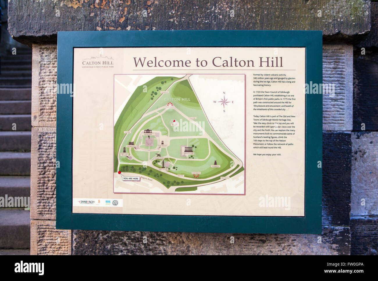 Édimbourg, Écosse - 9 mars 2016 : Un panneau d'information à Calton Hill, à Édimbourg, le 9 mars 2016. Banque D'Images