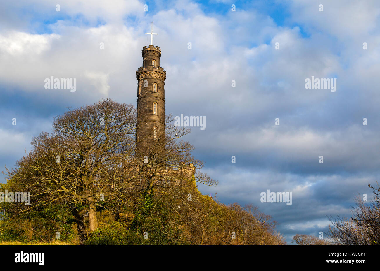 Une vue sur le Monument Nelson sur Calton Hill, à Édimbourg, en Écosse. Banque D'Images