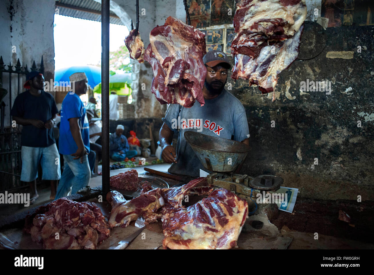 Vente de viande de vache et dans le marché de Stone Town, Zanzibar, Tanzanie. Banque D'Images