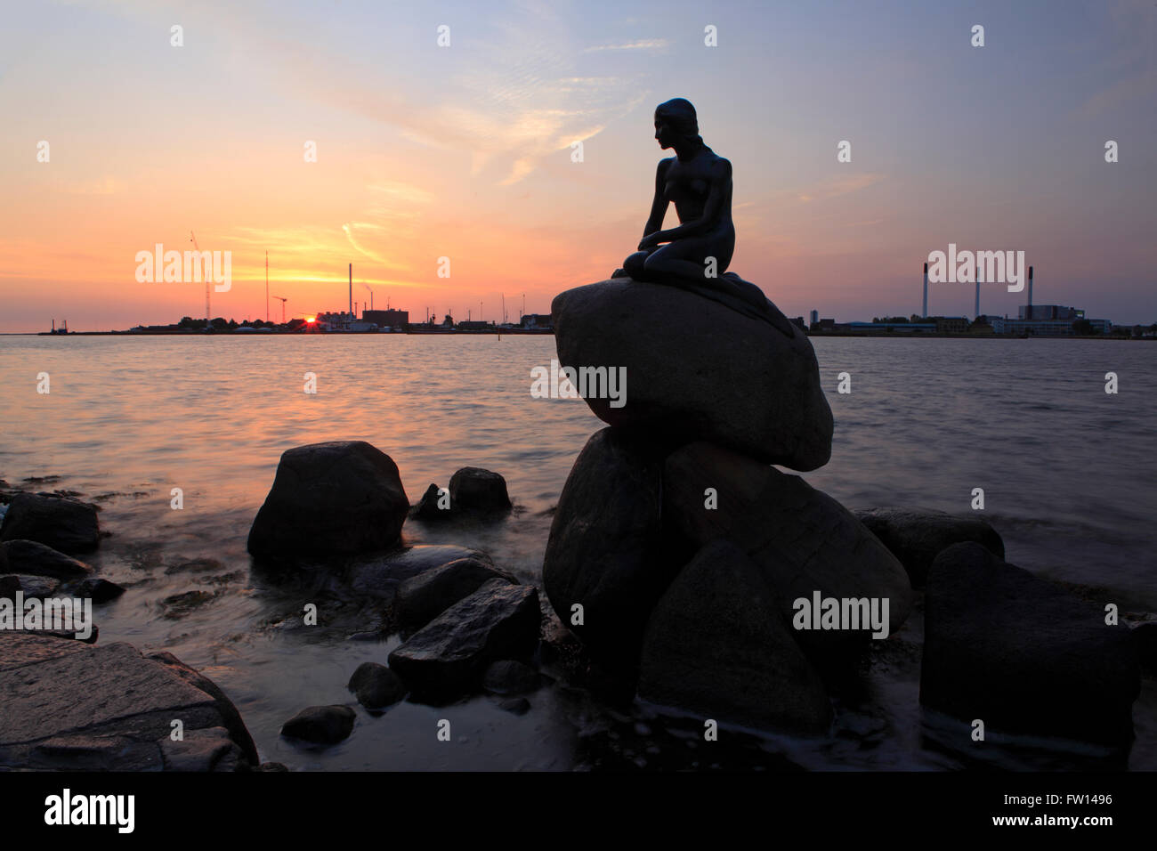 Statue de la sirène de Langelinie au lever du soleil, Copenhague, Danemark Banque D'Images