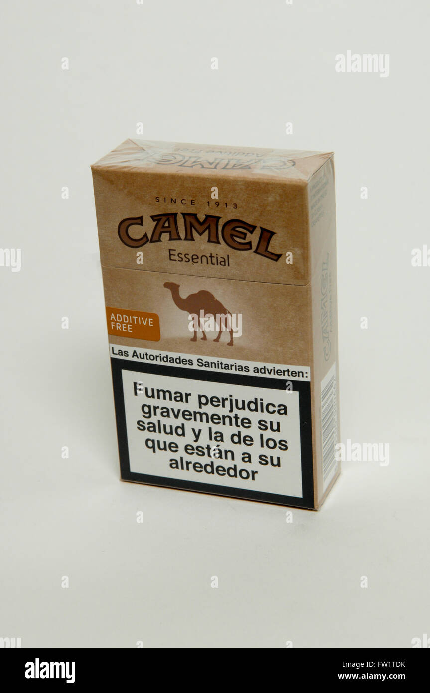 Camel blue cigarettes packet on Banque de photographies et d'images à haute  résolution - Alamy