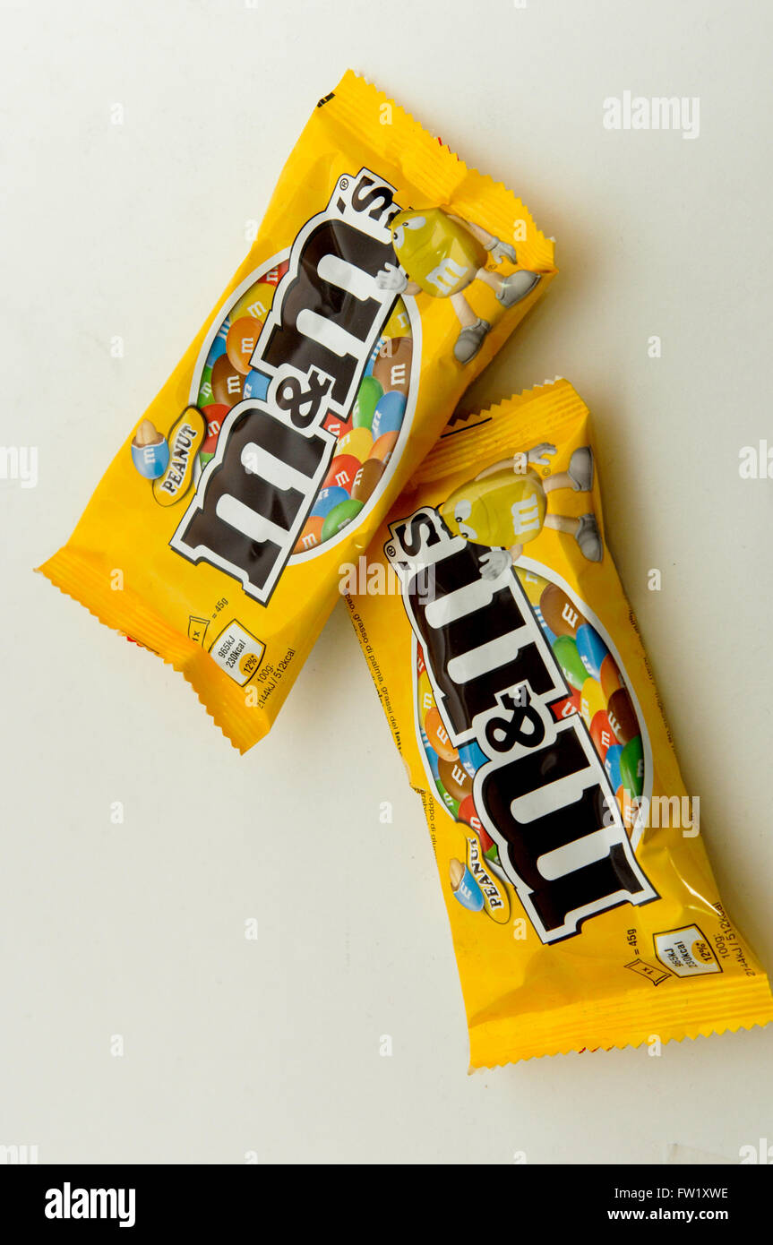 M&M's sont des chocolats en forme de bouton de couleur produite par Mars Incorporated Banque D'Images