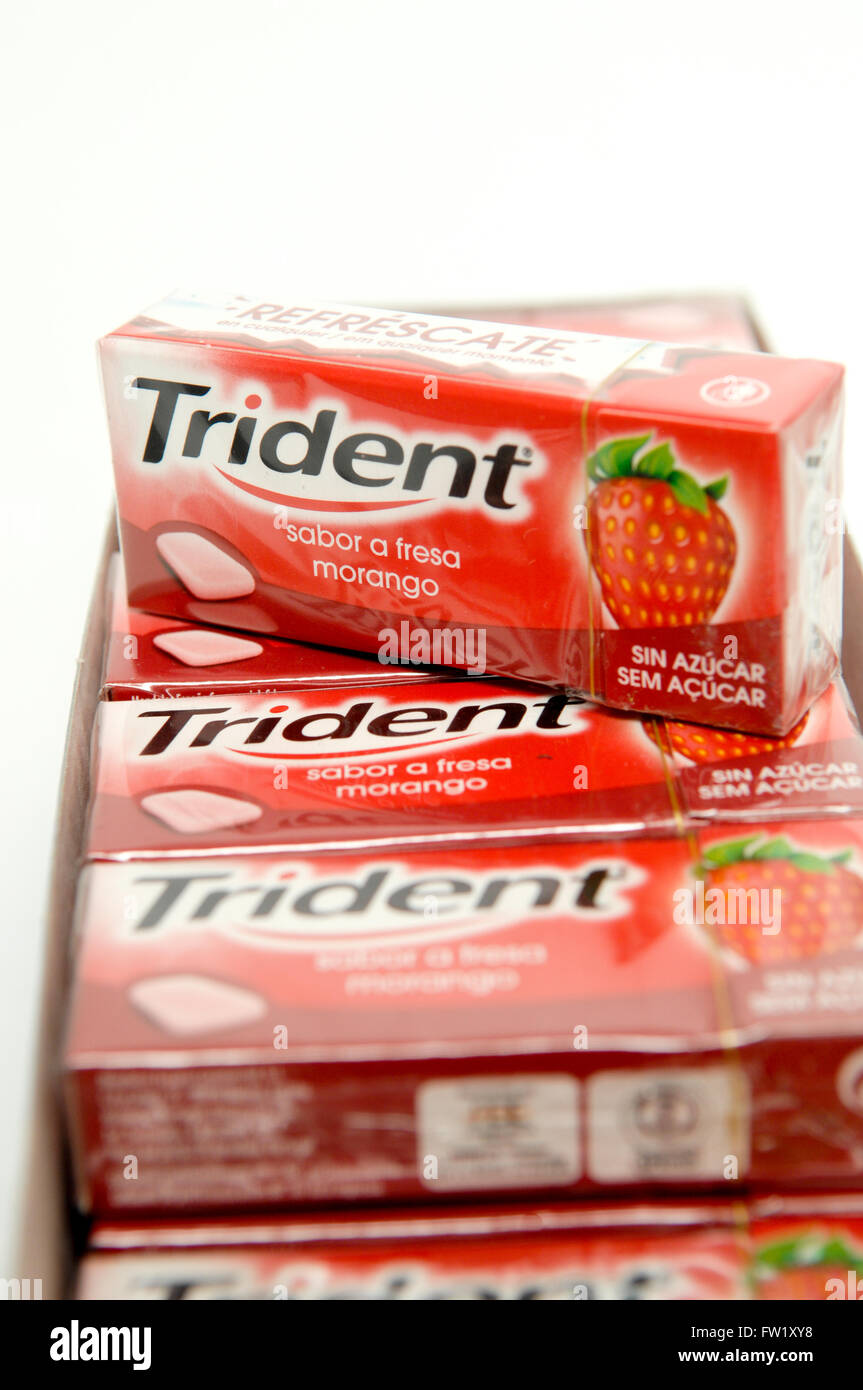 Trident est une marque de chewing-gum sans sucre. Il a été introduit par Cadbury au Royaume-Uni Banque D'Images