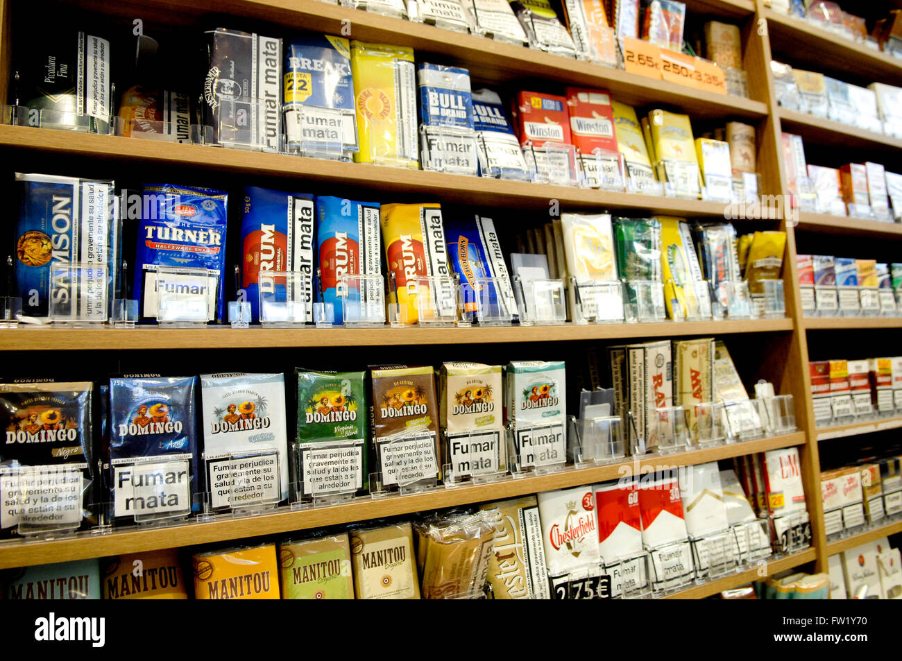 Sélection de part le tabac à rouler en vente dans un bureau de tabac
