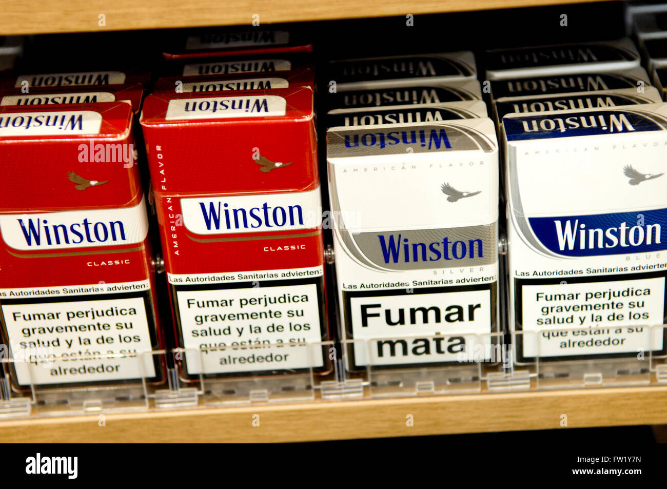 Spain smoke cigarette tobacco winston Banque de photographies et d'images à  haute résolution - Alamy