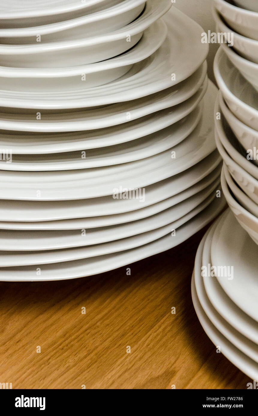 Sophie Conran Pour Portmeirion vaisselle ou une table en bois Banque D'Images