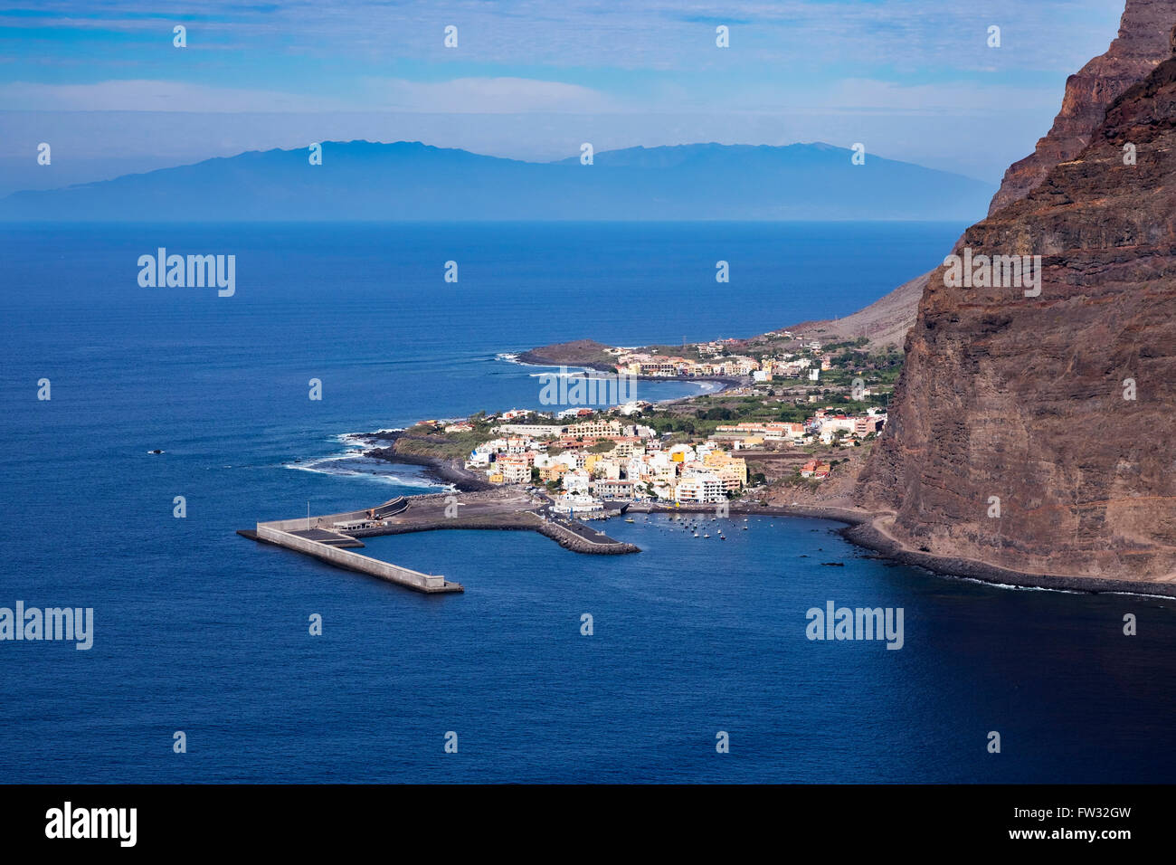 Port de Vueltas, Valle Gran Rey, La Gomera, l'île de La Palma derrière, Îles Canaries, Espagne Banque D'Images