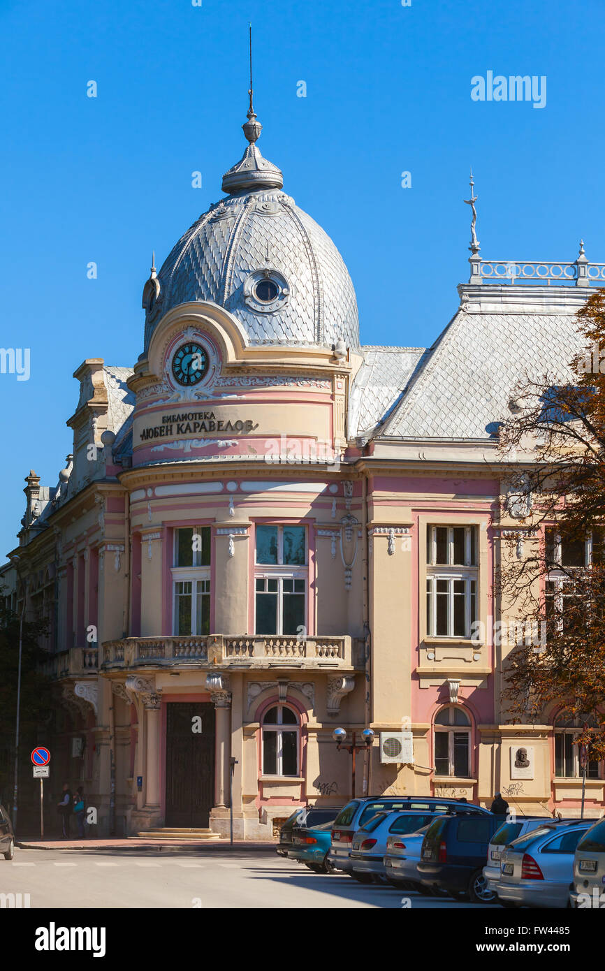 Ruse, Bulgarie - 29 septembre 2014 : Façade de l'ancienne bibliothèque bâtiment 'Luben Karavelov' dans le centre-ville de Roussé Banque D'Images