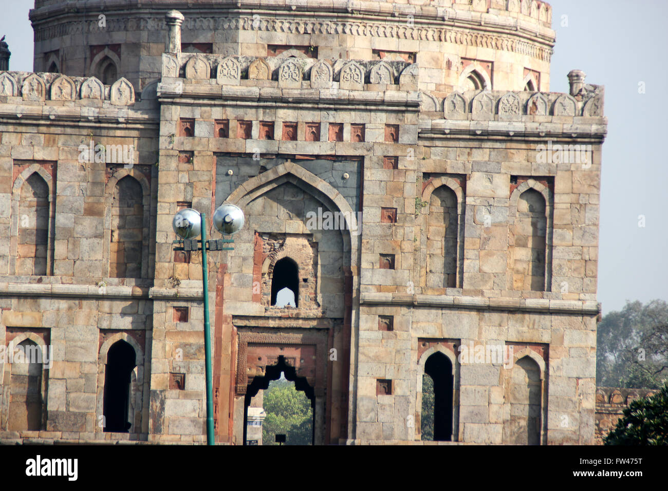 Mosquée de Gumbad Bada, Jardins Lodhi, Delhi, grande mosquée en forme de dôme construit en 1494 pendant la dynastie Lodhi Banque D'Images