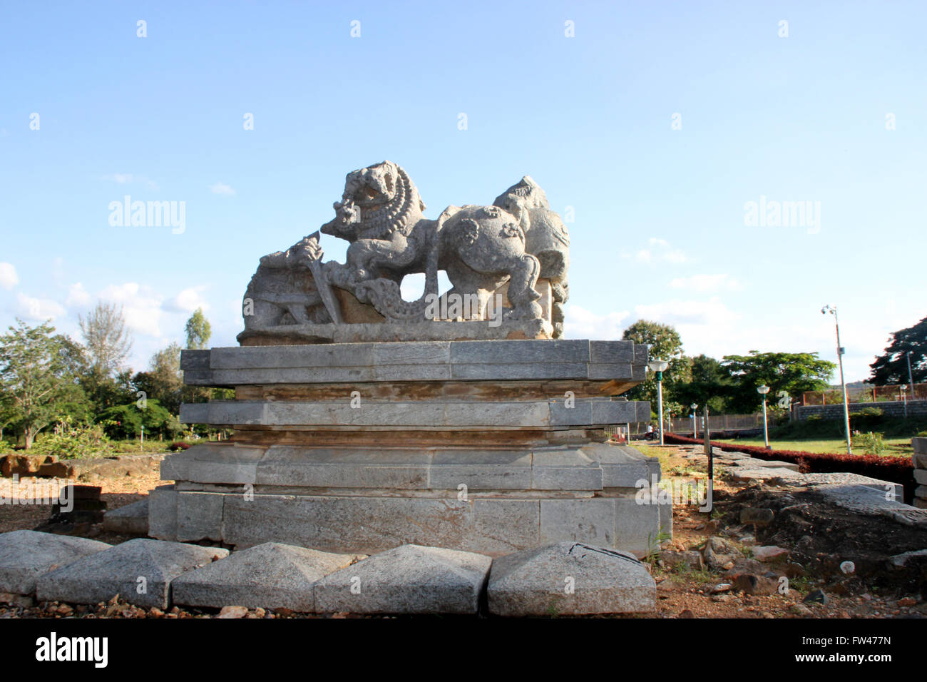 Sculpture de lion en Hoysaleswara temple complexe, Halebidu, Hassan District, Karnataka, Inde, construit autour de 1121 AD Banque D'Images