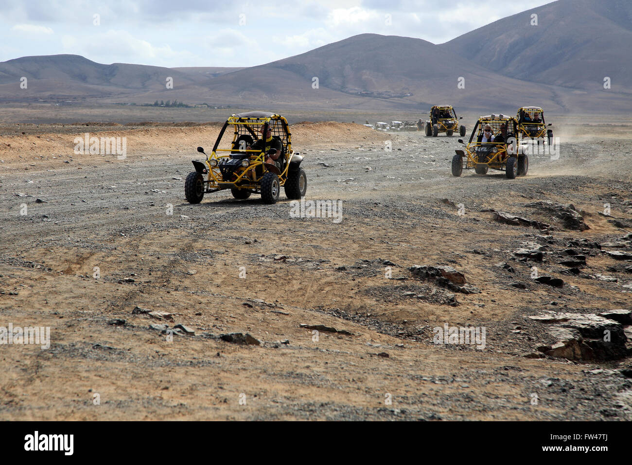 Conduite de véhicules touristes dune buggy, Fuerteventura, Îles Canaries, Espagne Banque D'Images