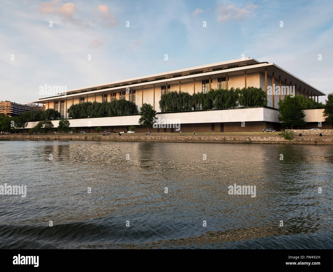 La Kennedy Arts Center à Washington DC, vue de la Rivière Potomac. Banque D'Images