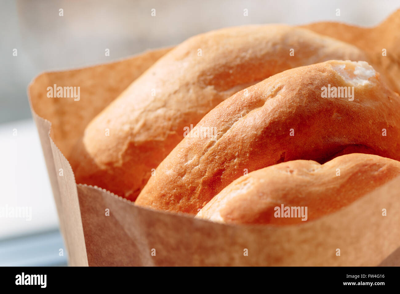 Plusieurs pain maison mantakash arménienne dans un sac en papier. Banque D'Images