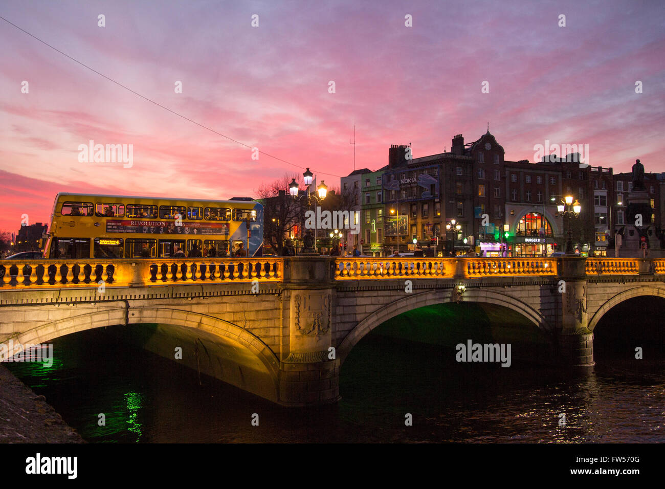 Liffey et O'Connell Bridge à l'aube, Dublin, République d'Irlande, Europe Banque D'Images