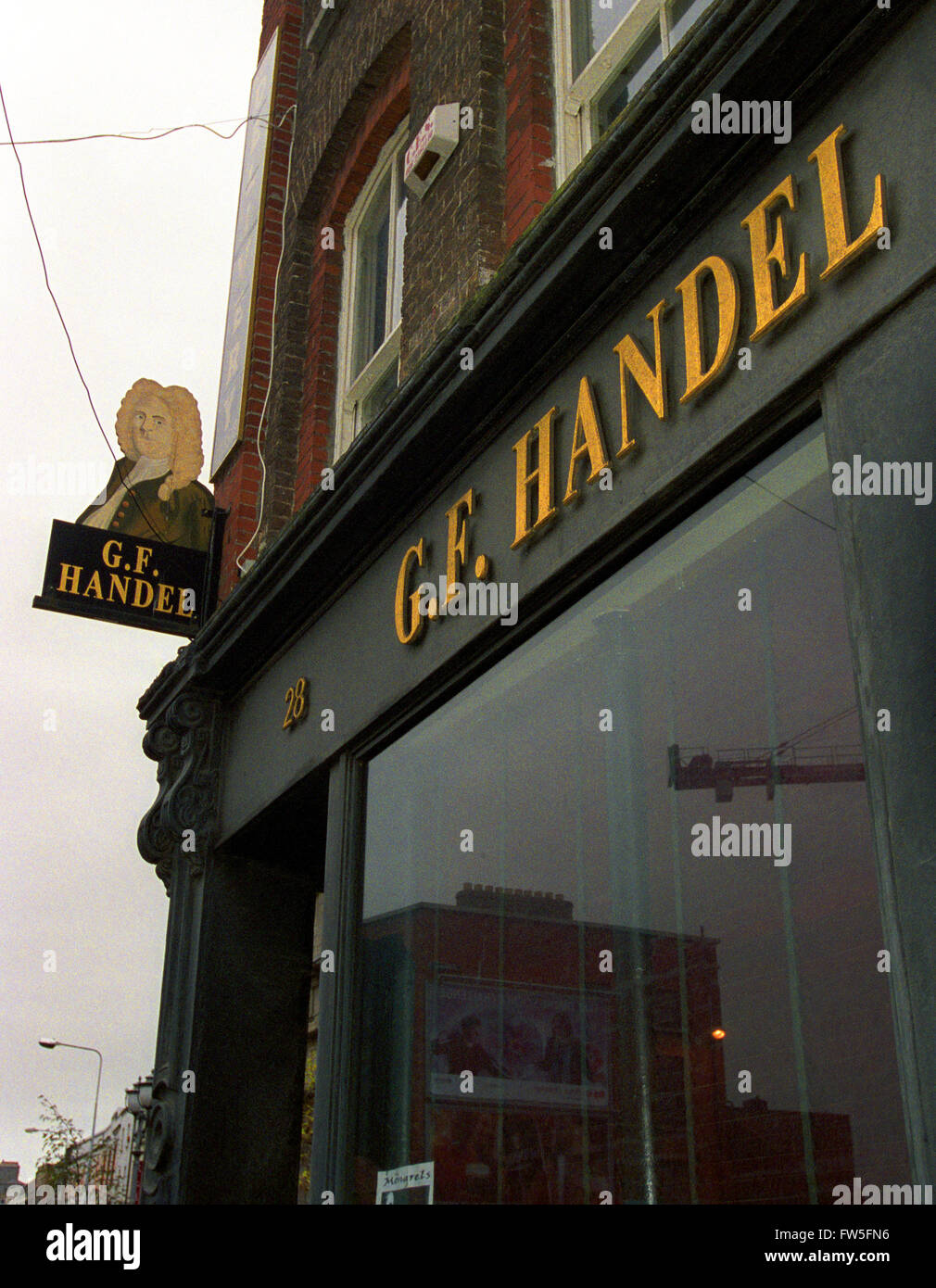 Pub avec 'G' de Handel F sign - Thomas street (près de Guinness Storehouse et brasserie) - Dublin Banque D'Images