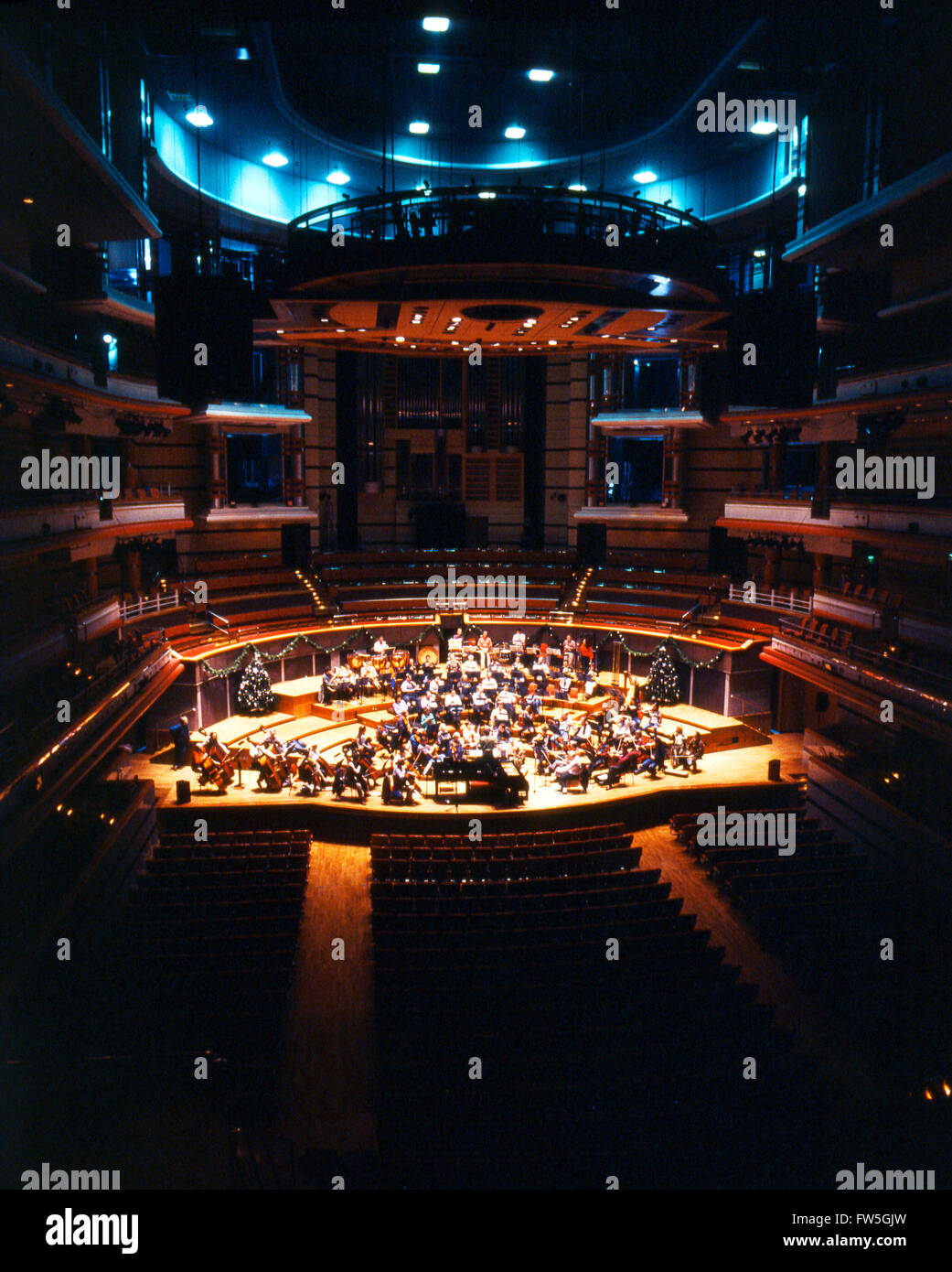 Birmingham Symphony Hall, l'Auditorium, avec répétition de l'orchestre Banque D'Images