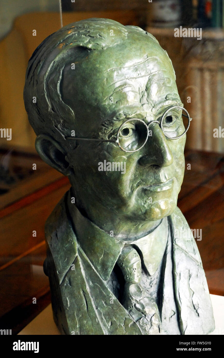 Buste en bronze de Gustav Holst par Maurice Juggins. Gustav Holst Birthplace Museum, Cheltenham Banque D'Images