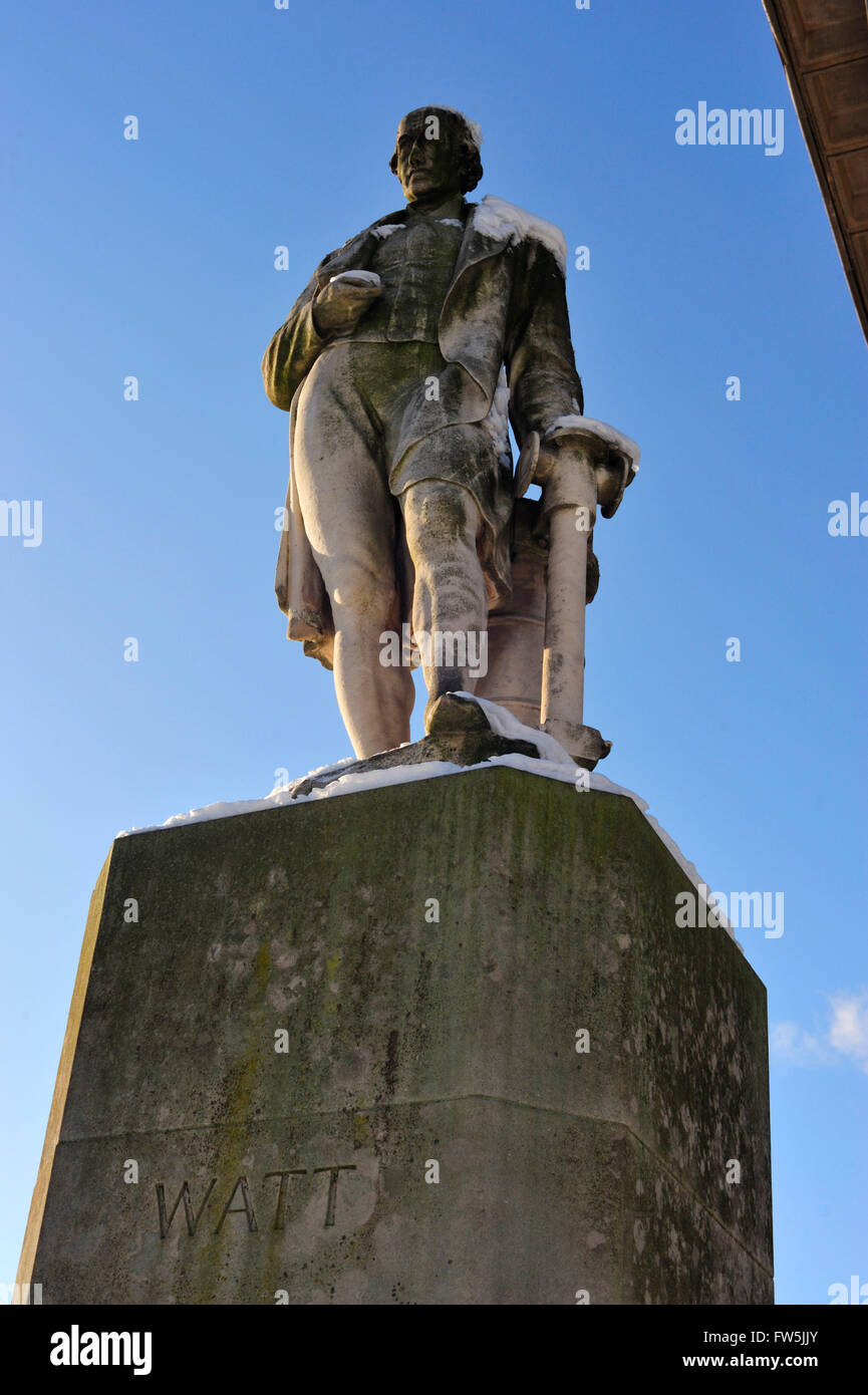 Statue de James Watt, 1736-1819, pionnier de la machine à vapeur, Chamberlain Square, Paradise Circus, Birmingham, Angleterre. Banque D'Images