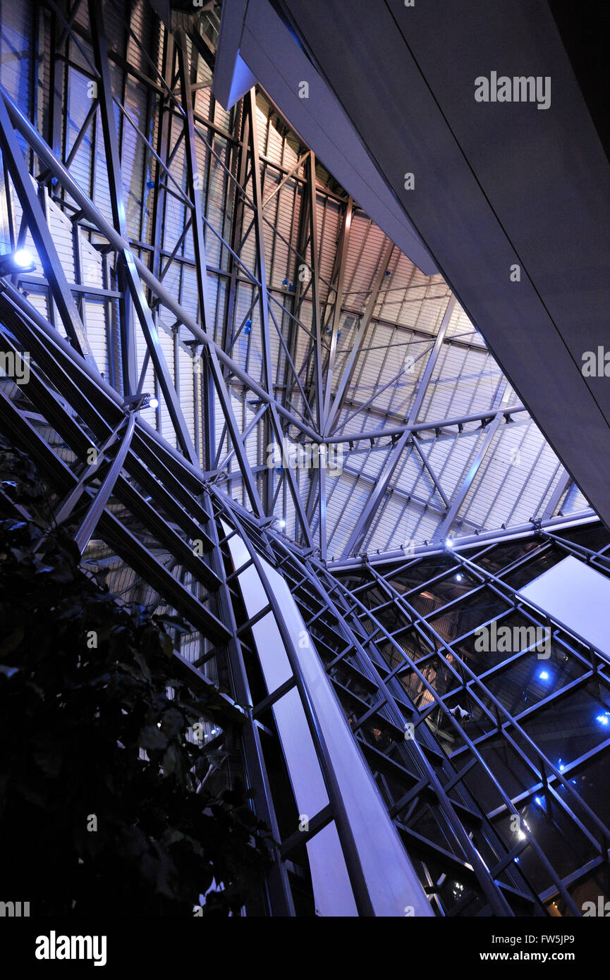 Hall de l'intérieur du plafond de la Clyde Auditorium, l'Armadillo) (Glasgow, créé par les architectes Foster and Partners. Conçu à partir de l'intérieur avec les exigences des délégués à la conférence et les conférenciers comme le premier examen. Il propose 3 000 places sur 3 niveaux. Le Scottish Exhibition and Conference Centre (SECC), Glasgow, par Clyde, le premier ministre de l'Ecosse est le lieu national pour des événements publics, des concerts et des conférences. Banque D'Images Hall de l'intérieur du plafond de la Clyde Auditorium, l'Armadillo) (Glasgow, créé par les architectes Foster and Partners. Conçu à partir de l'intérieur avec les exigences des délégués à la conférence et les conférenciers comme le premier examen. Il propose 3 000 places sur 3 niveaux. Le Scottish Exhibition and Conference Centre (SECC), Glasgow, par Clyde, le premier ministre de l'Ecosse est le lieu national pour des événements publics, des concerts et des conférences. Banque D'Images