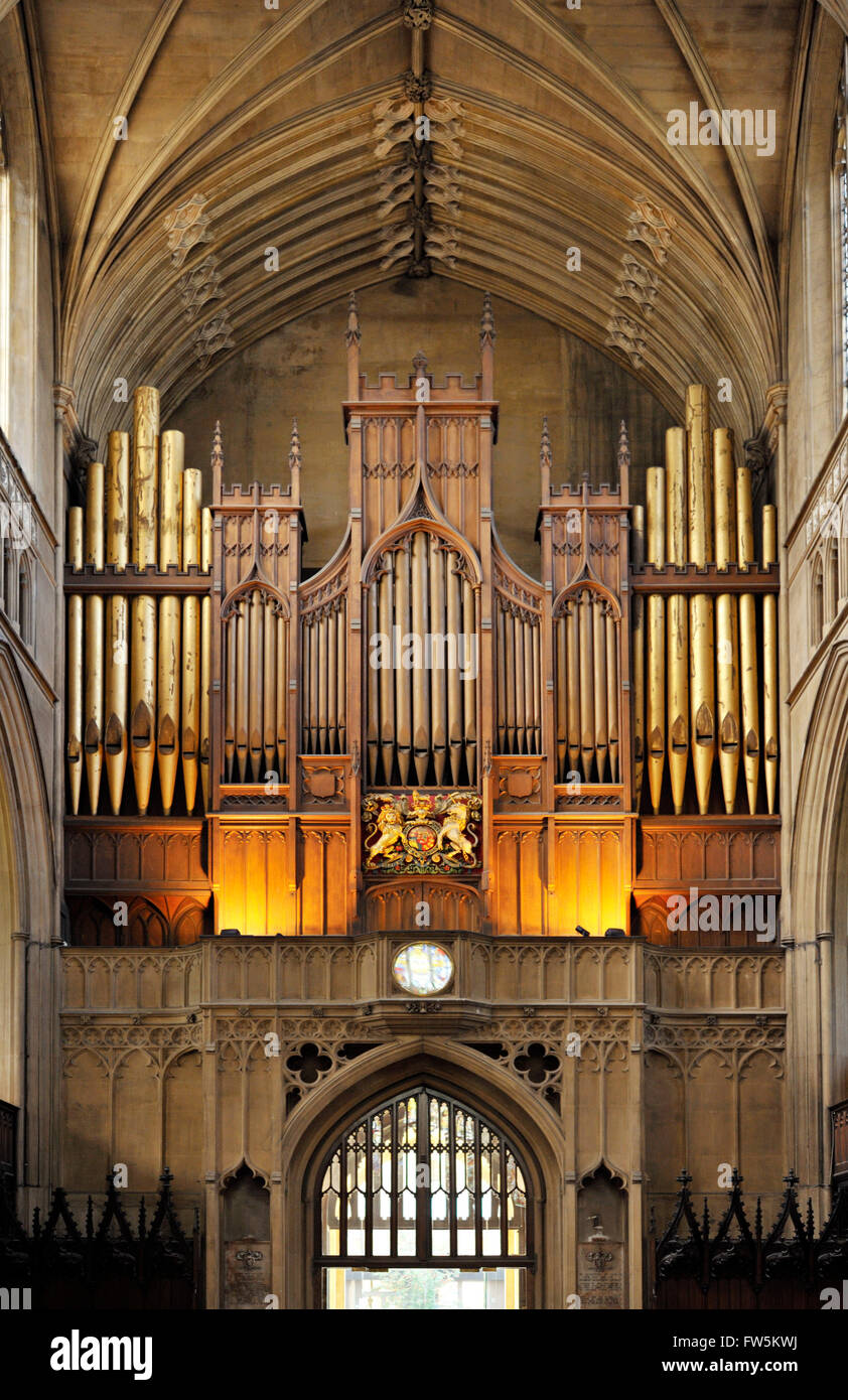 L'orgue dans l'église, St Sydney, Chelsea, London, SW3 intégré ; 1820-4. Charles Dickens, romancier anglais, épouse Catherine Hogarth ici, 2 avril 1836. Organe d'origine par Nichols, d'abord joué par Thomas Attwood (1765-1838), organiste à la reine à la Cathédrale St Paul. Orgue actuel, 1932, John Compton. Cas, la plupart du temps original, 1824. Conçu par Savage, il intègre l'image de la tour de l'église dans sa façade.Ê Les rangées de larges tuyaux de chaque côté, ajouté à la fin du 19ème siècle. L'instrument a été utilisé dans les premiers jours par la BBC pour les enregistrements de récitals d'orgue par Marc Banque D'Images