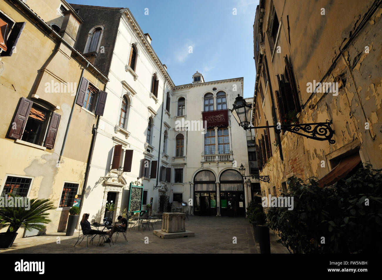 La mort de Wagner palace : cour du Casino de Venise, Ca' Vendramin Calergi, par Mauro Codussi, un palais Renaissance, 15ème-16ème siècle, sur le Grand Canal, Venise, quartier Canareggio, où l'opéra allemand compositeur Richard Wagner est mort, le 13 février 1883. Banque D'Images