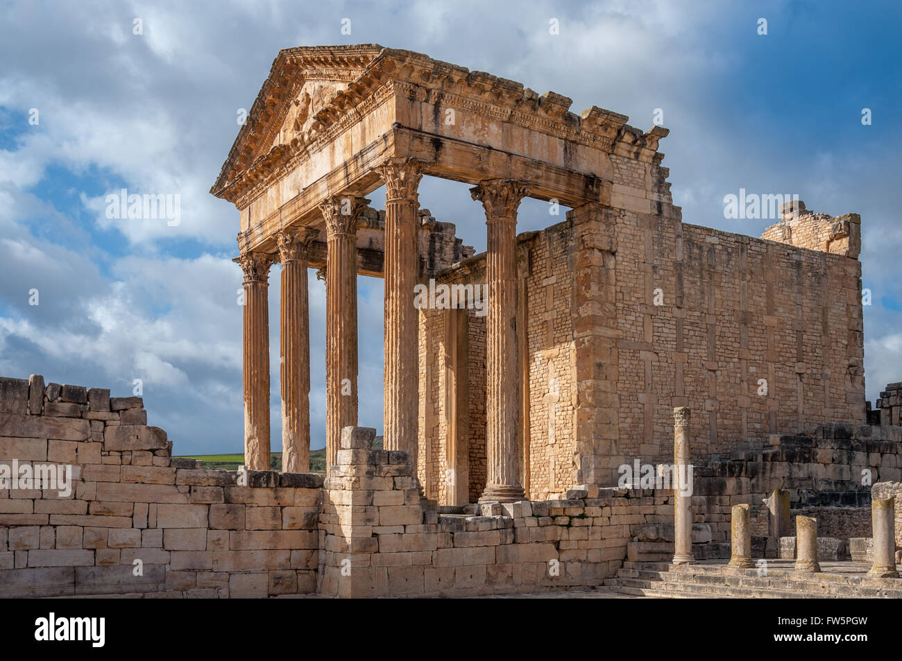 Ruines du temple Romain Dougga Site du patrimoine mondial de l'Unesco en Tunisie Banque D'Images