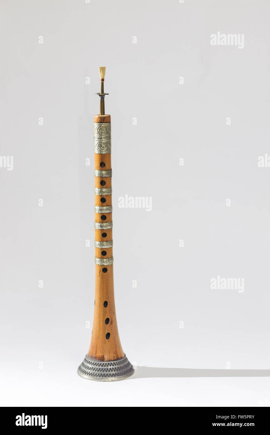 Chalemie ornementaux, le Maroc. Instrument à anche double de la famille des  hautbois,avec alésage conique, évasé, comme joué dans toute l'Afrique du  Nord Photo Stock - Alamy