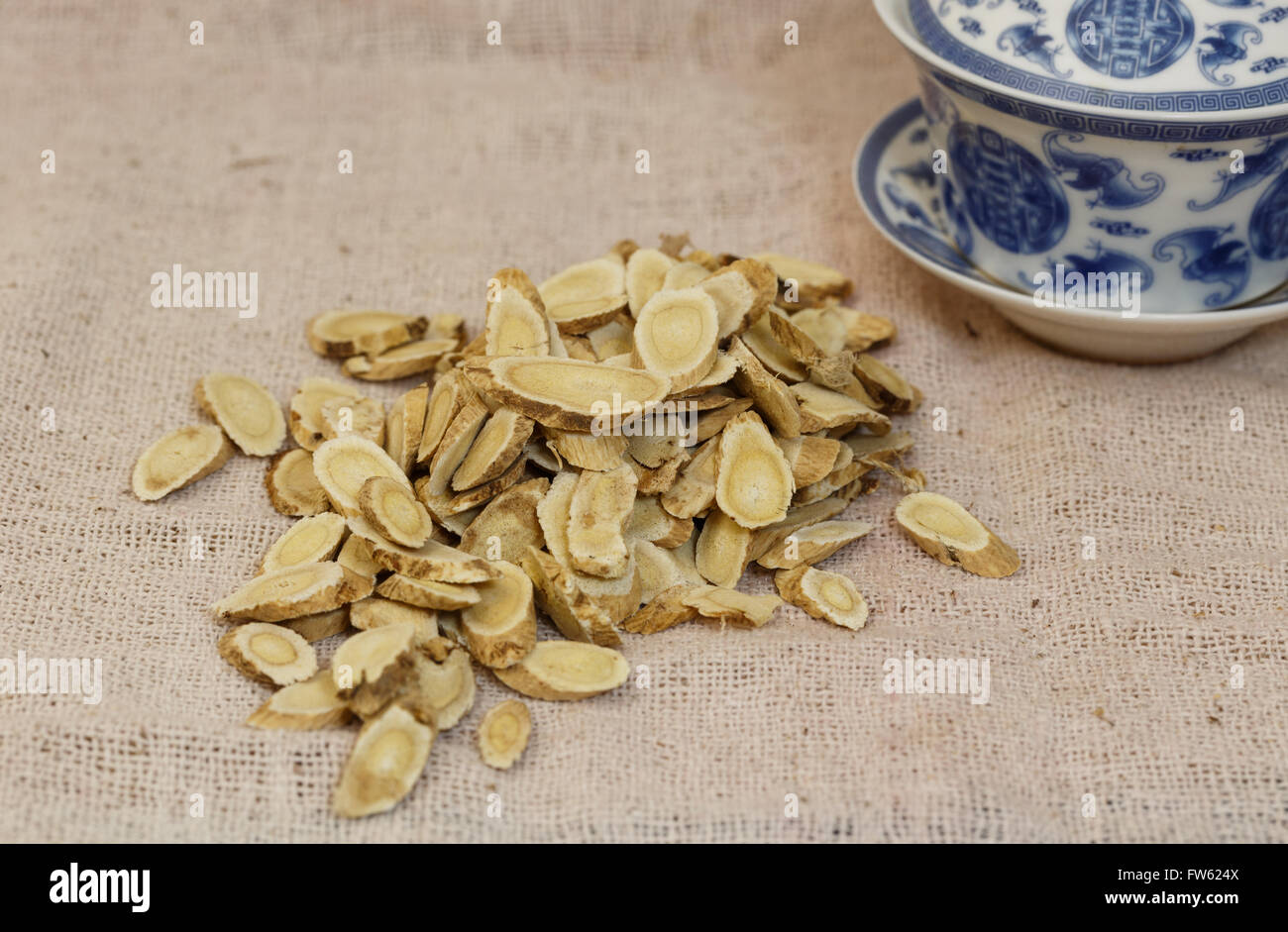 La médecine chinoise， ，herbes nourrissantes, astragale Banque D'Images