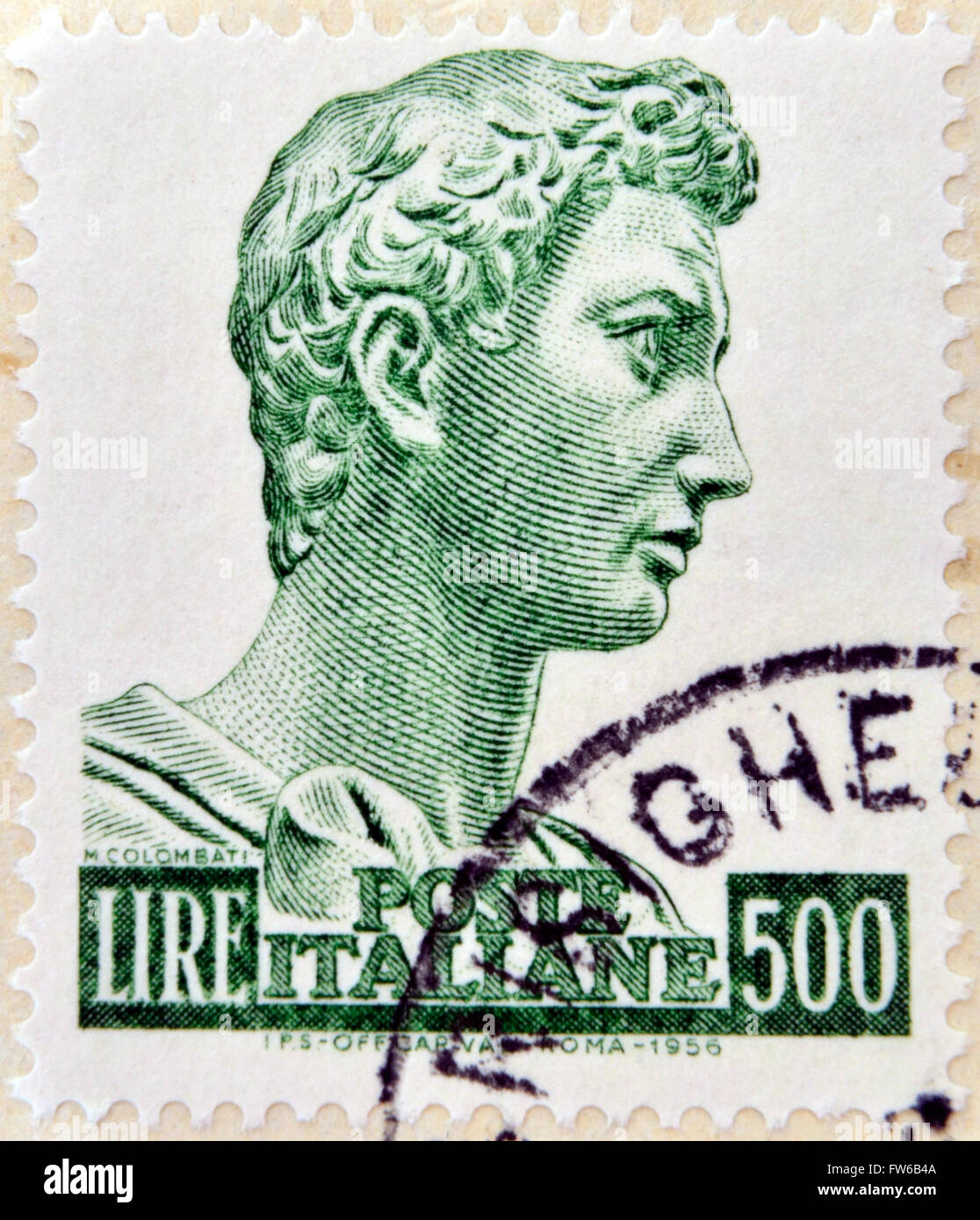 Italie - VERS 1956 : un timbre imprimé en Italie montre sculpture de Saint George par le sculpteur Donatello en 1416 pour l'église de Banque D'Images