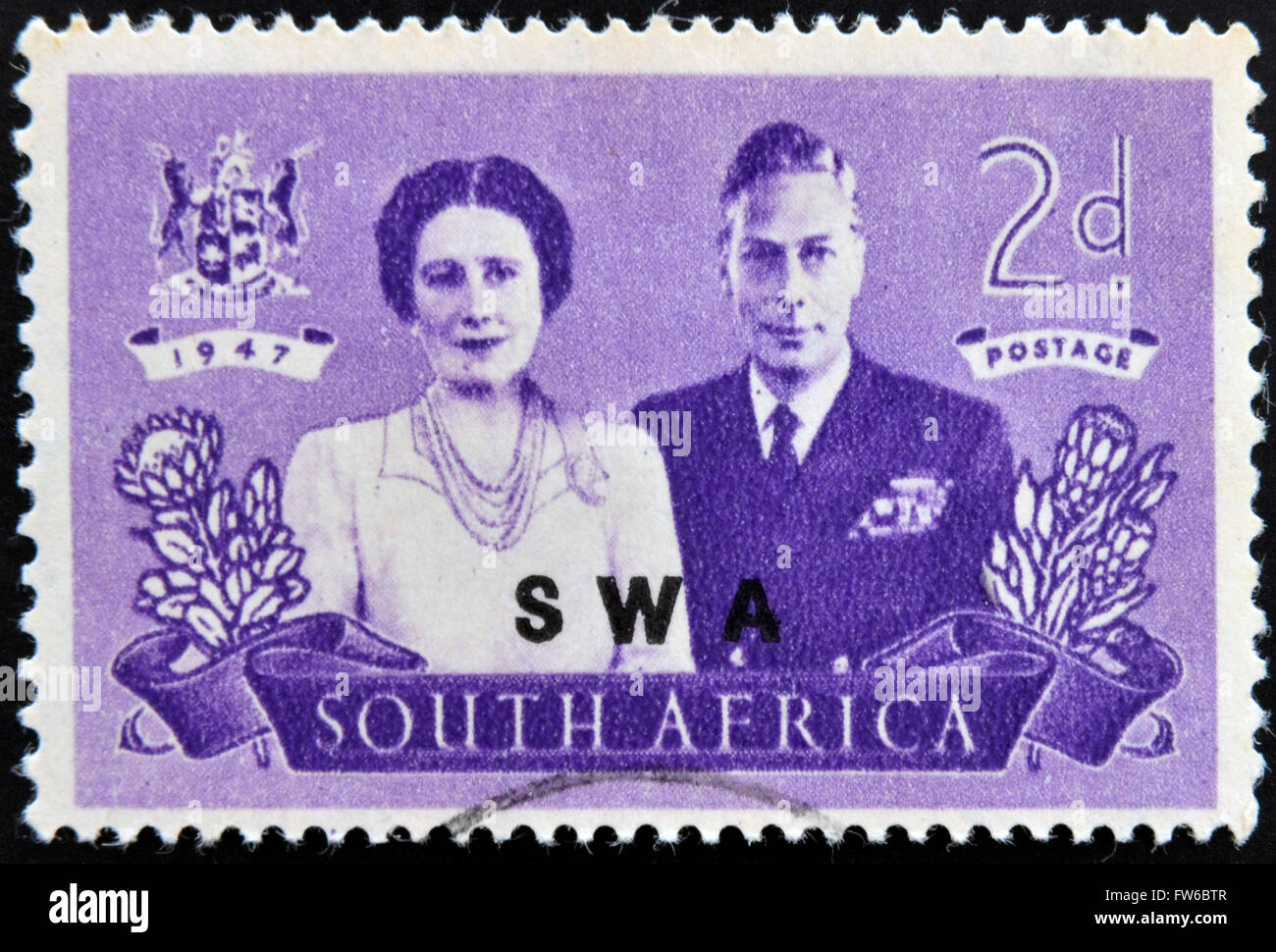 Afrique du Sud - circa 1947 : timbre imprimé en Afrique du Sud montre le roi George VI et de la femme, de commémorer la visite de la famille royale britannique Banque D'Images